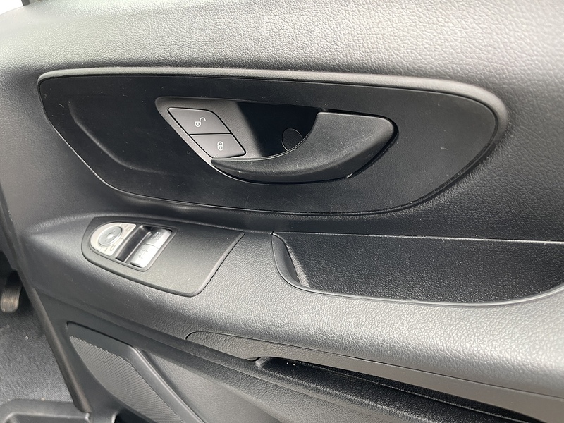 Mercedes-Benz Vito 114 Progressive L2 2.0 5dr Panel Van Diesel - U197