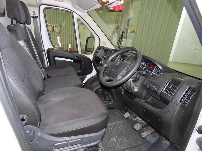 Peugeot Boxer Boxer 2.2 BlueHDi 335 Professional Premium + L3 High Roof Euro 6 (s/s) 5dr - U22