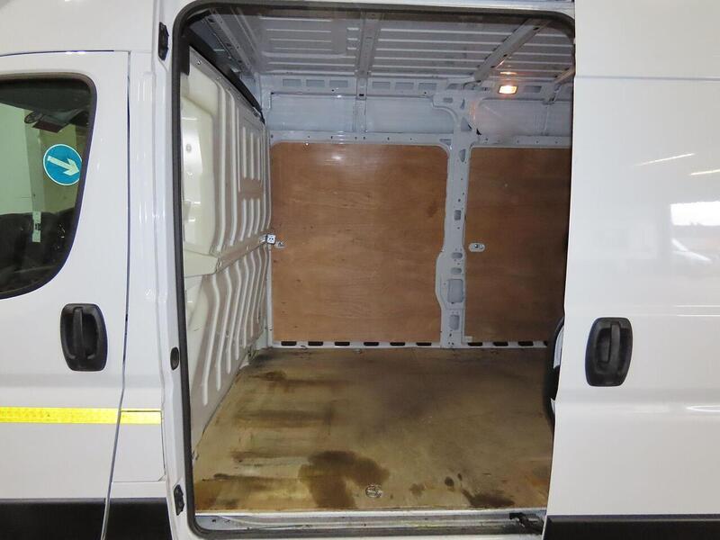 Peugeot Boxer Boxer 2.2 BlueHDi 335 Professional Premium + L3 High Roof Euro 6 (s/s) 5dr - U22