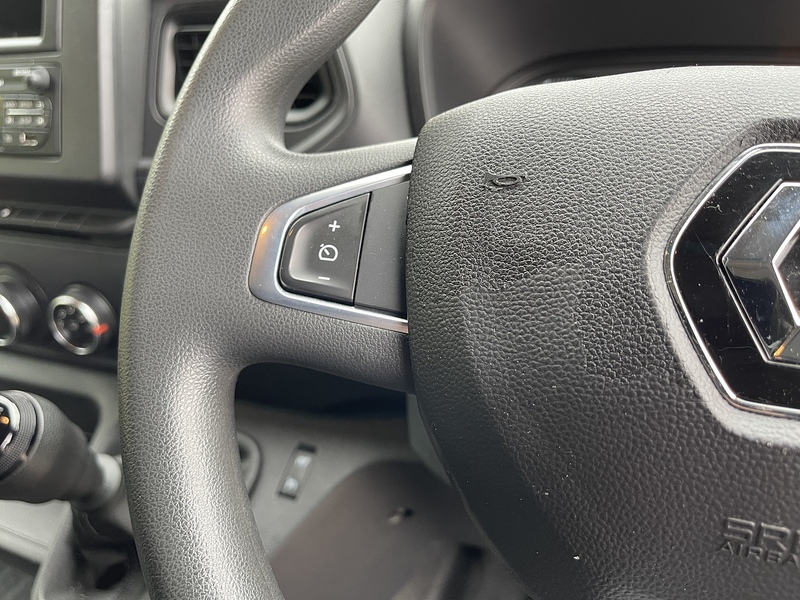 Renault Master 2.3 dCi ENERGY 35 Business LoLoader Luton 2dr Diesel Manual FWD LWB Euro 6 (s/s) (145 bhp) - U239