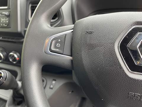 Renault Master 2.3 dCi ENERGY 35 Business LoLoader Luton 2dr Diesel Manual FWD LWB Euro 6 (s/s) (145 bhp) - U239