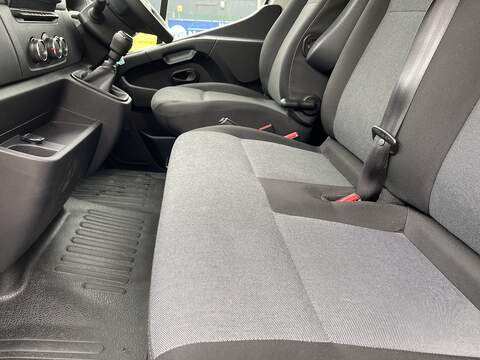 Renault Master 2.3 dCi ENERGY 35 Business LoLoader Luton 2dr Diesel Manual FWD LWB Euro 6 (s/s) (145 bhp) - U239