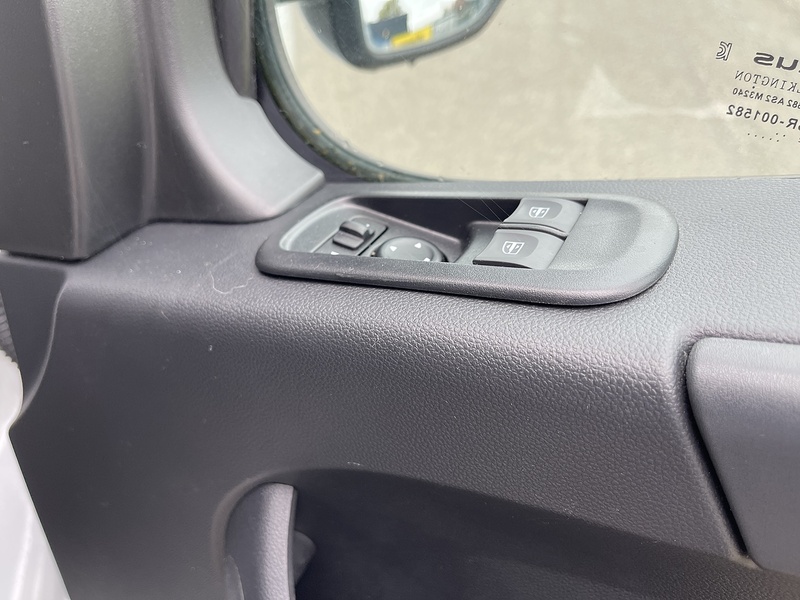 Renault Master 2.3 dCi ENERGY 35 Business LoLoader Luton 2dr Diesel Manual FWD LWB Euro 6 (s/s) (145 bhp) - U239