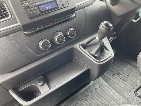 Renault Master 2.3 dCi ENERGY 35 Business LoLoader Luton 2dr Diesel Manual FWD LWB Euro 6 (s/s) (145 bhp) - U239