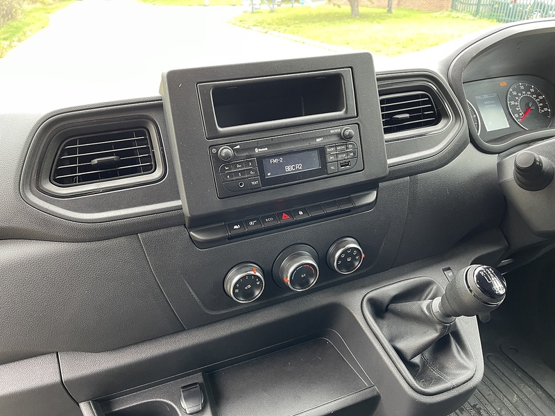 Renault Master 2.3 dCi ENERGY 35 Business LoLoader Luton 2dr Diesel Manual FWD LWB Euro 6 (s/s) (145 bhp) - U239