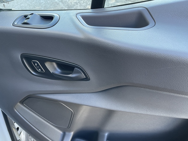 Ford Transit 2.0 460 EcoBlue Trend RWD L4 H3 Euro 6 (s/s) 5dr (17 Seat, DRW) - U247