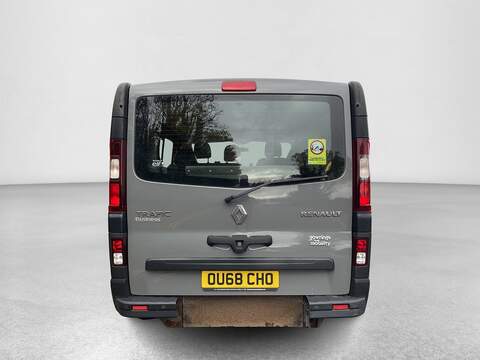 Renault Trafic Motorbilty Bus With Ramp. - U258
