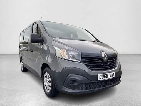 Renault Trafic Motorbilty Bus With Ramp. - U258