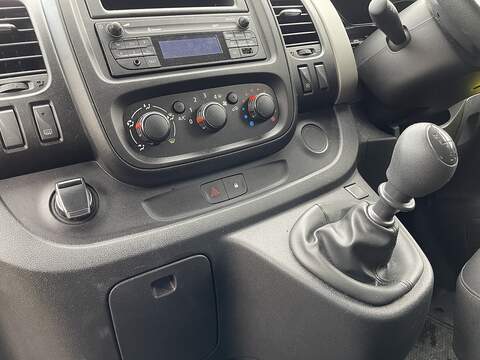 Renault Trafic Motorbilty Bus With Ramp. - U258