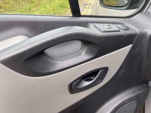 Renault Trafic Motorbilty Bus With Ramp. - U258