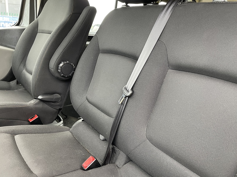 Renault Trafic Motorbilty Bus With Ramp. - U258