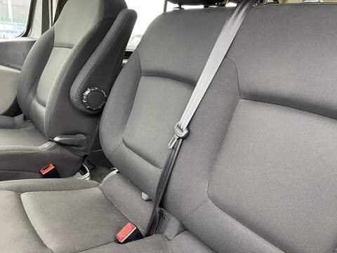 Renault Trafic Motorbilty Bus With Ramp. - U258