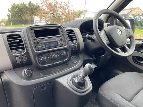 Renault Trafic Motorbilty Bus With Ramp. - U258