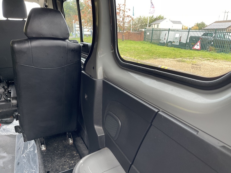 Renault Trafic Motorbilty Bus With Ramp. - U258