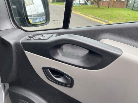 Renault Trafic Motorbilty Bus With Ramp. - U258