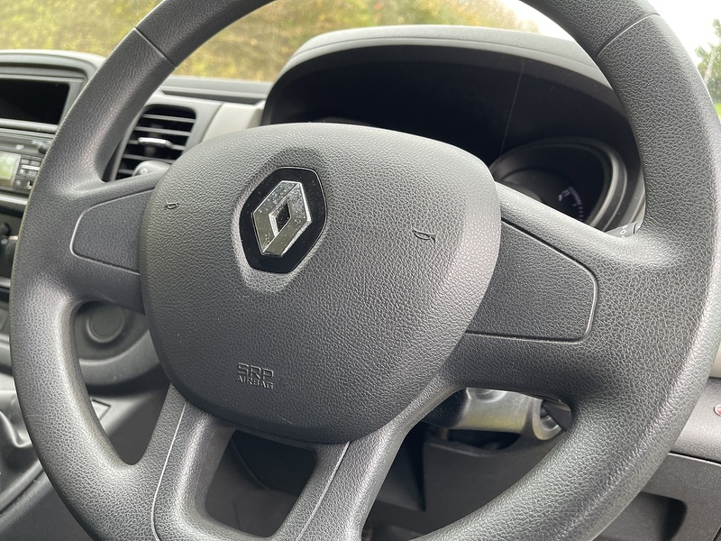 Renault Trafic Motorbilty Bus With Ramp. - U258