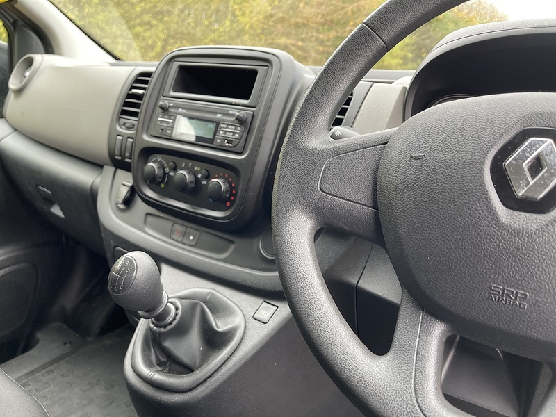 Renault Trafic Motorbilty Bus With Ramp. - U258