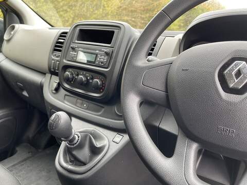 Renault Trafic Motorbilty Bus With Ramp. - U258