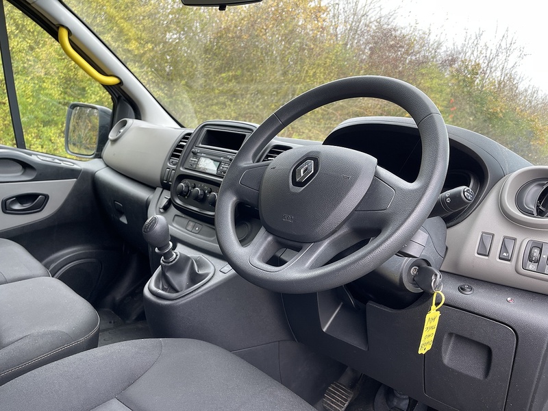 Renault Trafic Motorbilty Bus With Ramp. - U258