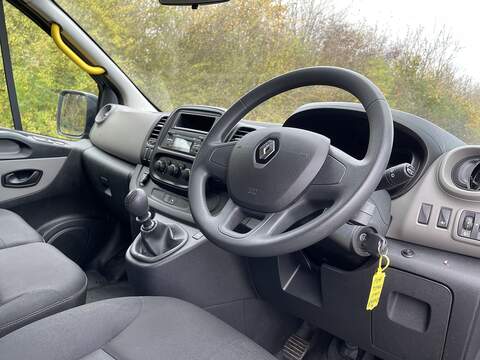Renault Trafic Motorbilty Bus With Ramp. - U258