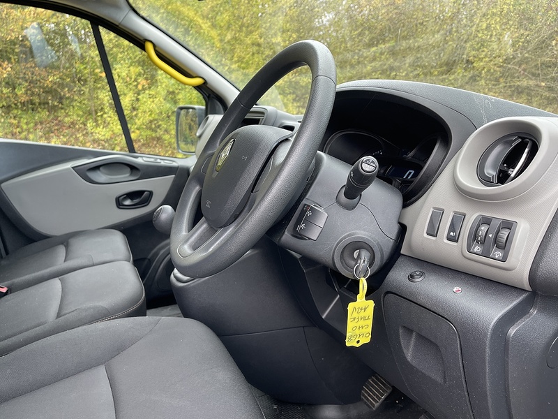 Renault Trafic Motorbilty Bus With Ramp. - U258