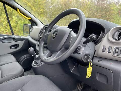 Renault Trafic Motorbilty Bus With Ramp. - U258