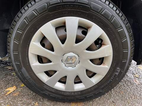 Renault Trafic Motorbilty Bus With Ramp. - U258