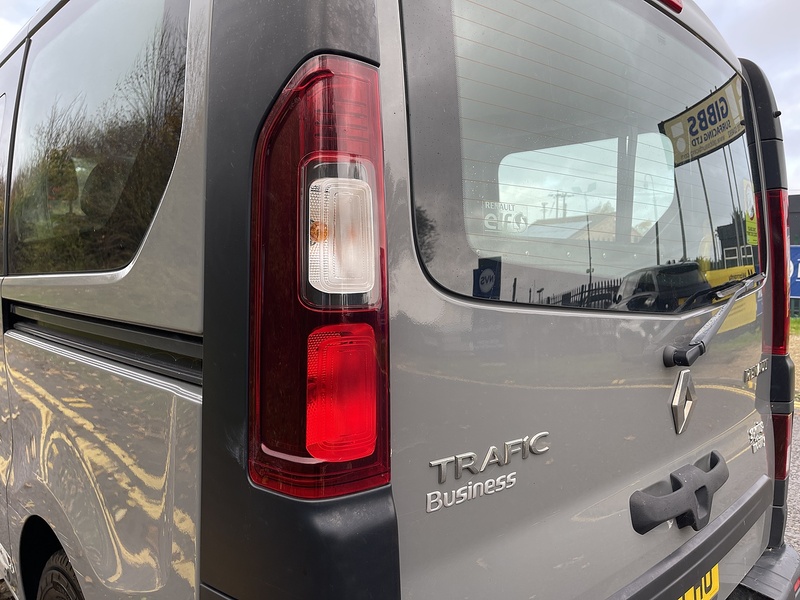Renault Trafic Motorbilty Bus With Ramp. - U258