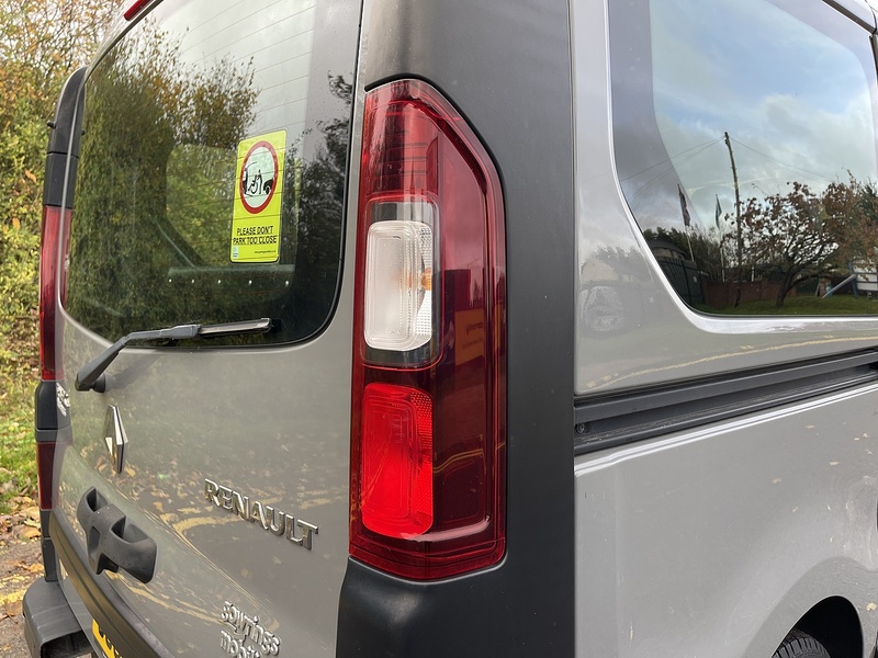 Renault Trafic Motorbilty Bus With Ramp. - U258