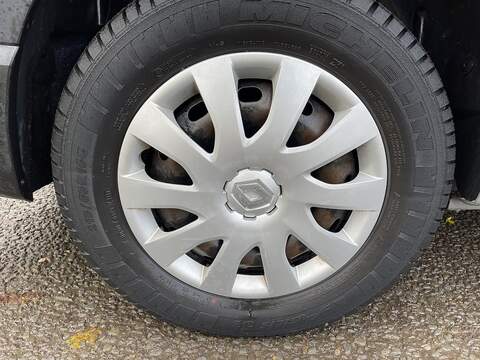 Renault Trafic Motorbilty Bus With Ramp. - U258