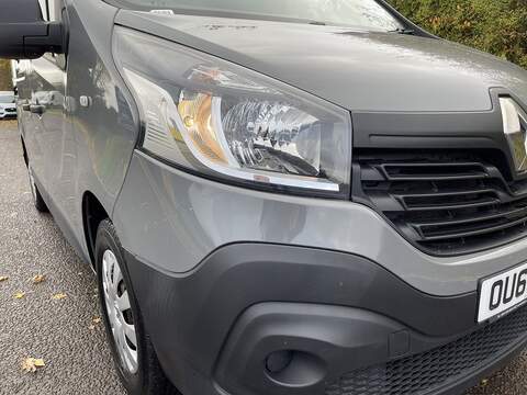 Renault Trafic Motorbilty Bus With Ramp. - U258