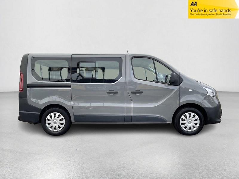 Renault Trafic Motorbilty Bus With Ramp. - U258