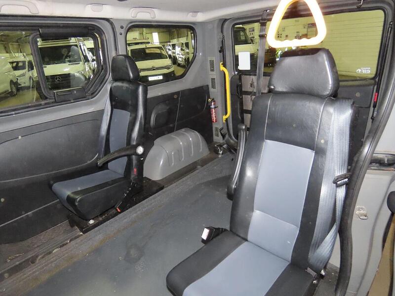 Renault Trafic Motorbilty Bus With Ramp. - U258