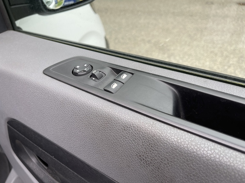 Peugeot Expert 2.0 BlueHDi 1400 Professional Premium Standard Panel Van MWB Euro 6 (s/s) 6dr - U268