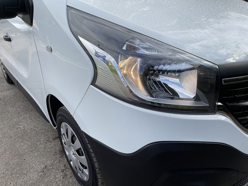 Renault Trafic 2.0 dCi ENERGY 28 Business Panel Van 5dr Diesel Manual SWB Standard Roof Euro 6 (s/s) (120 ps) - U274