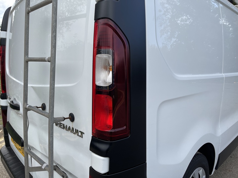 Renault Trafic 2.0 dCi ENERGY 28 Business Panel Van 5dr Diesel Manual SWB Standard Roof Euro 6 (s/s) (120 ps) - U274