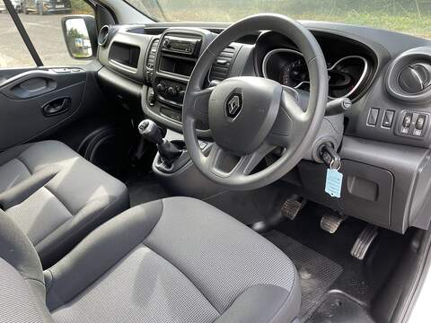 Renault Trafic 2.0 dCi ENERGY 28 Business Panel Van 5dr Diesel Manual SWB Standard Roof Euro 6 (s/s) (120 ps) - U274