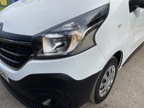 Renault Trafic 2.0 dCi ENERGY 28 Business Panel Van 5dr Diesel Manual SWB Standard Roof Euro 6 (s/s) (120 ps) - U274