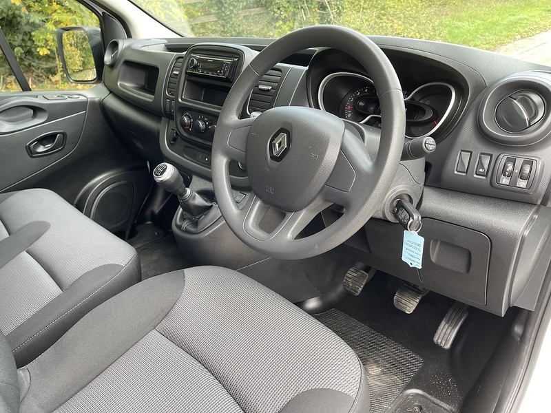 Renault Trafic 2.0 dCi ENERGY 28 Business Panel Van 5dr Diesel Manual SWB Standard Roof Euro 6 (s/s) (120 ps) - U274