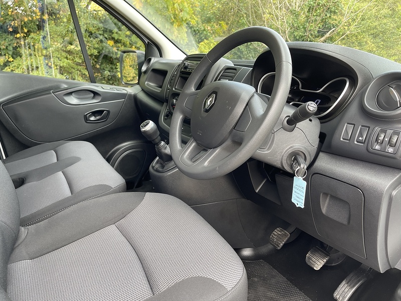 Renault Trafic 2.0 dCi ENERGY 28 Business Panel Van 5dr Diesel Manual SWB Standard Roof Euro 6 (s/s) (120 ps) - U274