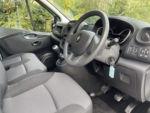 Renault Trafic 2.0 dCi ENERGY 28 Business Panel Van 5dr Diesel Manual SWB Standard Roof Euro 6 (s/s) (120 ps) - U274