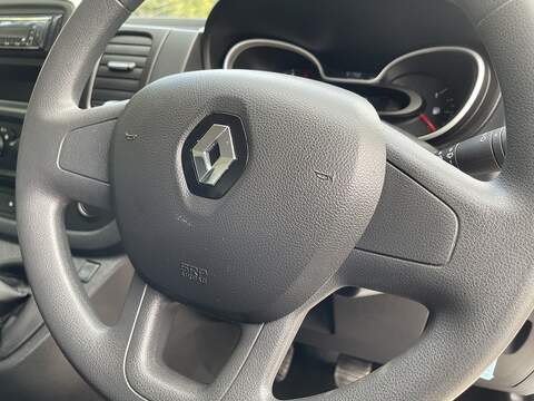 Renault Trafic 2.0 dCi ENERGY 28 Business Panel Van 5dr Diesel Manual SWB Standard Roof Euro 6 (s/s) (120 ps) - U274