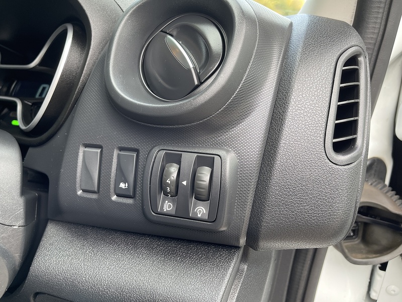 Renault Trafic 2.0 dCi ENERGY 28 Business Panel Van 5dr Diesel Manual SWB Standard Roof Euro 6 (s/s) (120 ps) - U274