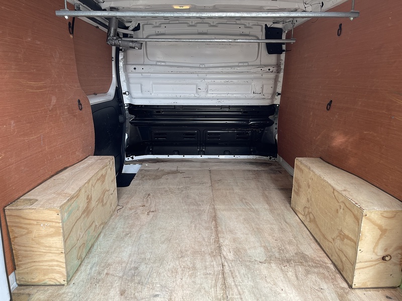 Renault Trafic 2.0 dCi ENERGY 28 Business Panel Van 5dr Diesel Manual SWB Standard Roof Euro 6 (s/s) (120 ps) - U274