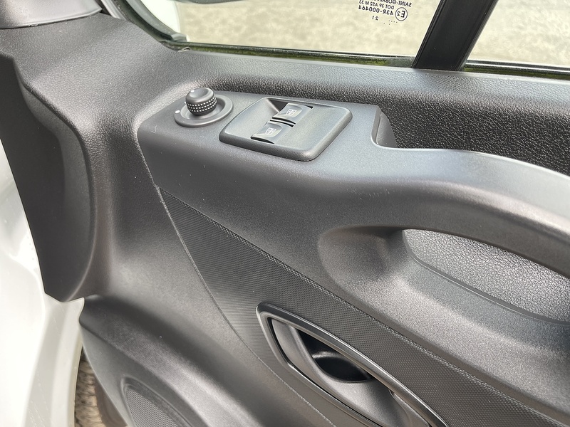 Renault Trafic 2.0 dCi ENERGY 28 Business Panel Van 5dr Diesel Manual SWB Standard Roof Euro 6 (s/s) (120 ps) - U274