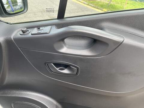 Renault Trafic 2.0 dCi ENERGY 28 Business Panel Van 5dr Diesel Manual SWB Standard Roof Euro 6 (s/s) (120 ps) - U274