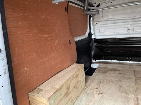 Renault Trafic 2.0 dCi ENERGY 28 Business Panel Van 5dr Diesel Manual SWB Standard Roof Euro 6 (s/s) (120 ps) - U274