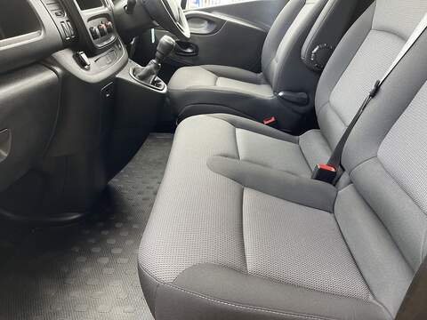 Renault Trafic 2.0 dCi ENERGY 28 Business Panel Van 5dr Diesel Manual SWB Standard Roof Euro 6 (s/s) (120 ps) - U274