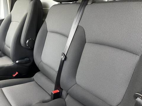 Renault Trafic 2.0 dCi ENERGY 28 Business Panel Van 5dr Diesel Manual SWB Standard Roof Euro 6 (s/s) (120 ps) - U274