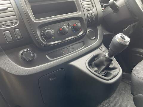 Renault Trafic 2.0 dCi ENERGY 28 Business Panel Van 5dr Diesel Manual SWB Standard Roof Euro 6 (s/s) (120 ps) - U274